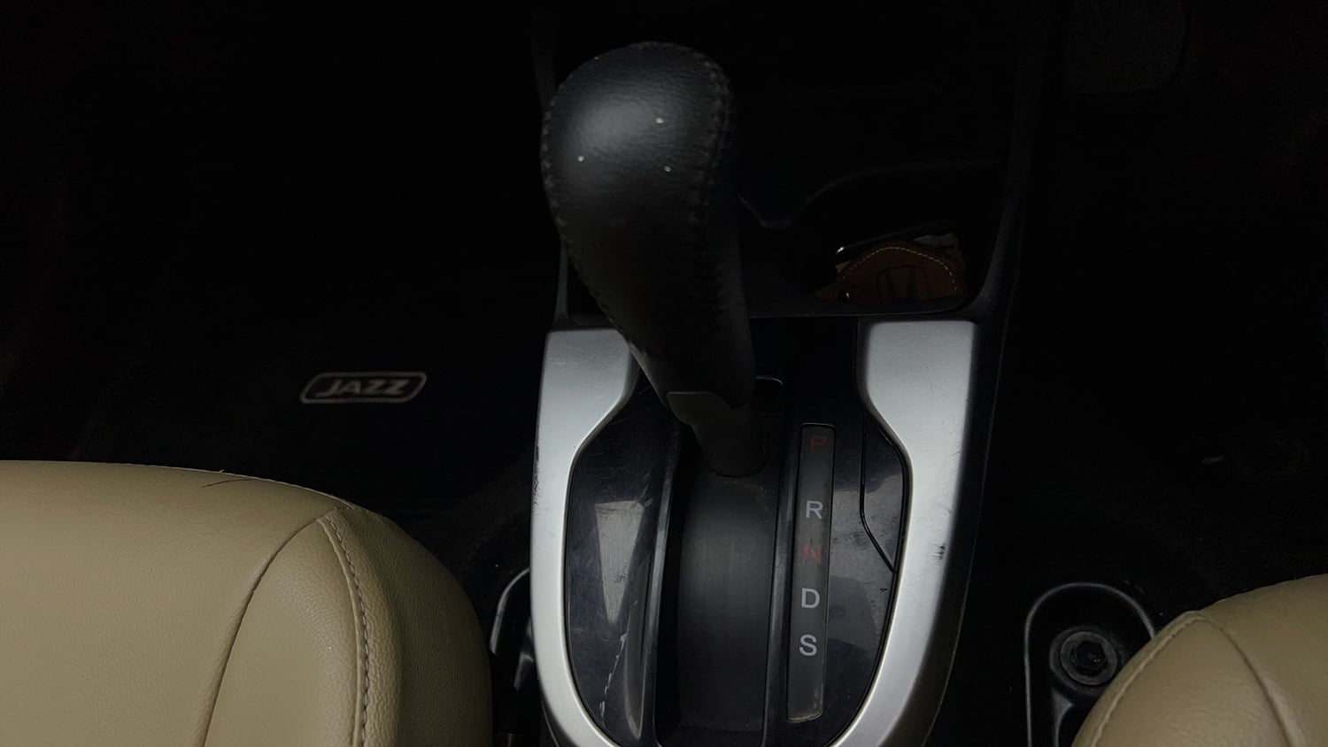 Used 2019 Honda Jazz VX CVT Petrol Petrol Automatic interior GEAR  KNOB VIEW