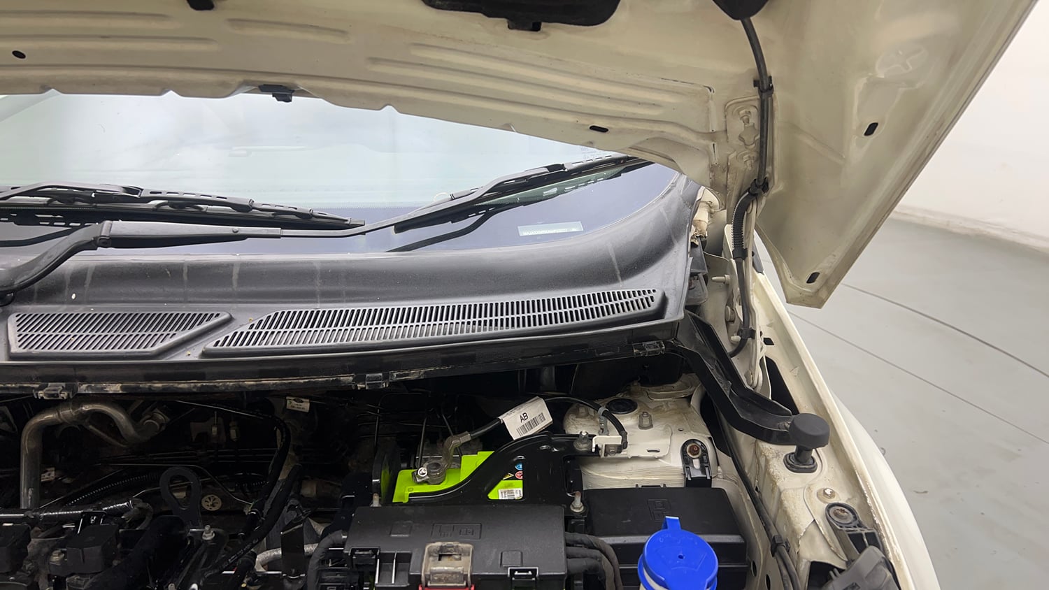 Used 2021 Ford EcoSport Trend 1.5L Ti-VCT Petrol Manual engine ENGINE LEFT SIDE HINGE & APRON VIEW