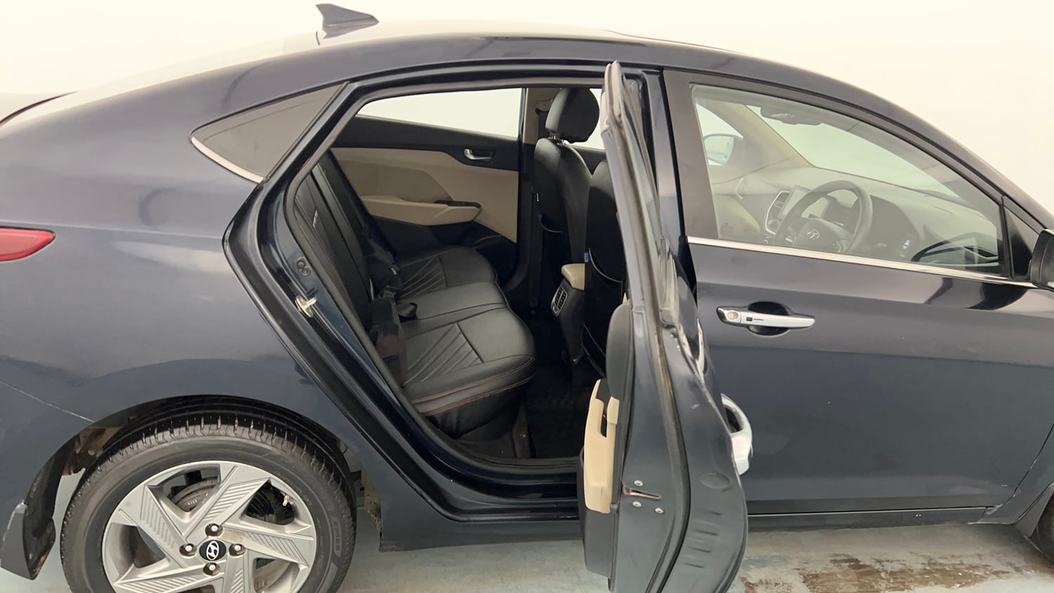 Used 2022 Hyundai Verna SX 1.5 MPi Petrol Manual interior RIGHT SIDE REAR DOOR CABIN VIEW