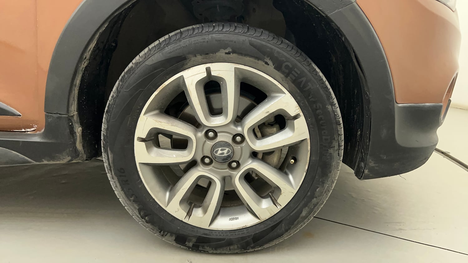 Used 2016 Hyundai i20 Active 1.2 S Petrol Manual tyres RIGHT FRONT TYRE RIM VIEW
