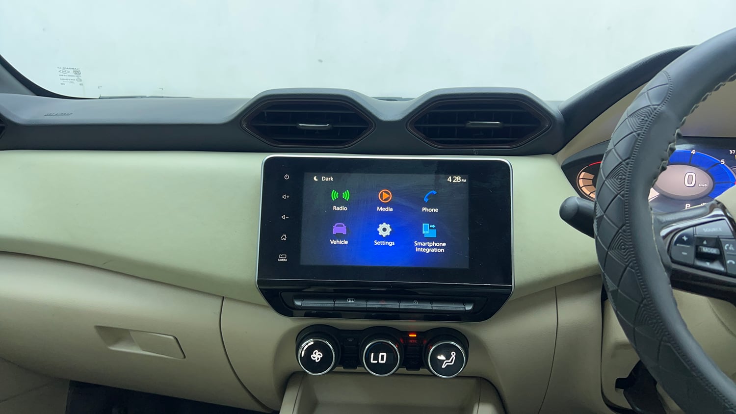 Used 2022 Nissan Magnite XV Turbo CVT Petrol Automatic top_features Integrated (in-dash) music system
