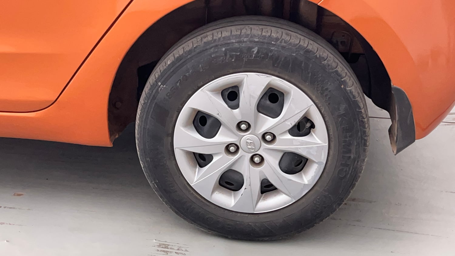 Used 2020 Hyundai Elite i20 Magna Plus 1.2 Petrol Manual tyres LEFT REAR TYRE RIM VIEW