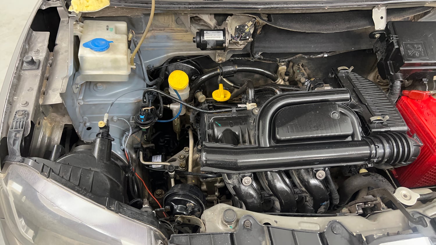 Used 2017 Renault Kwid CLIMBER 1.0 Petrol Manual engine ENGINE RIGHT SIDE VIEW