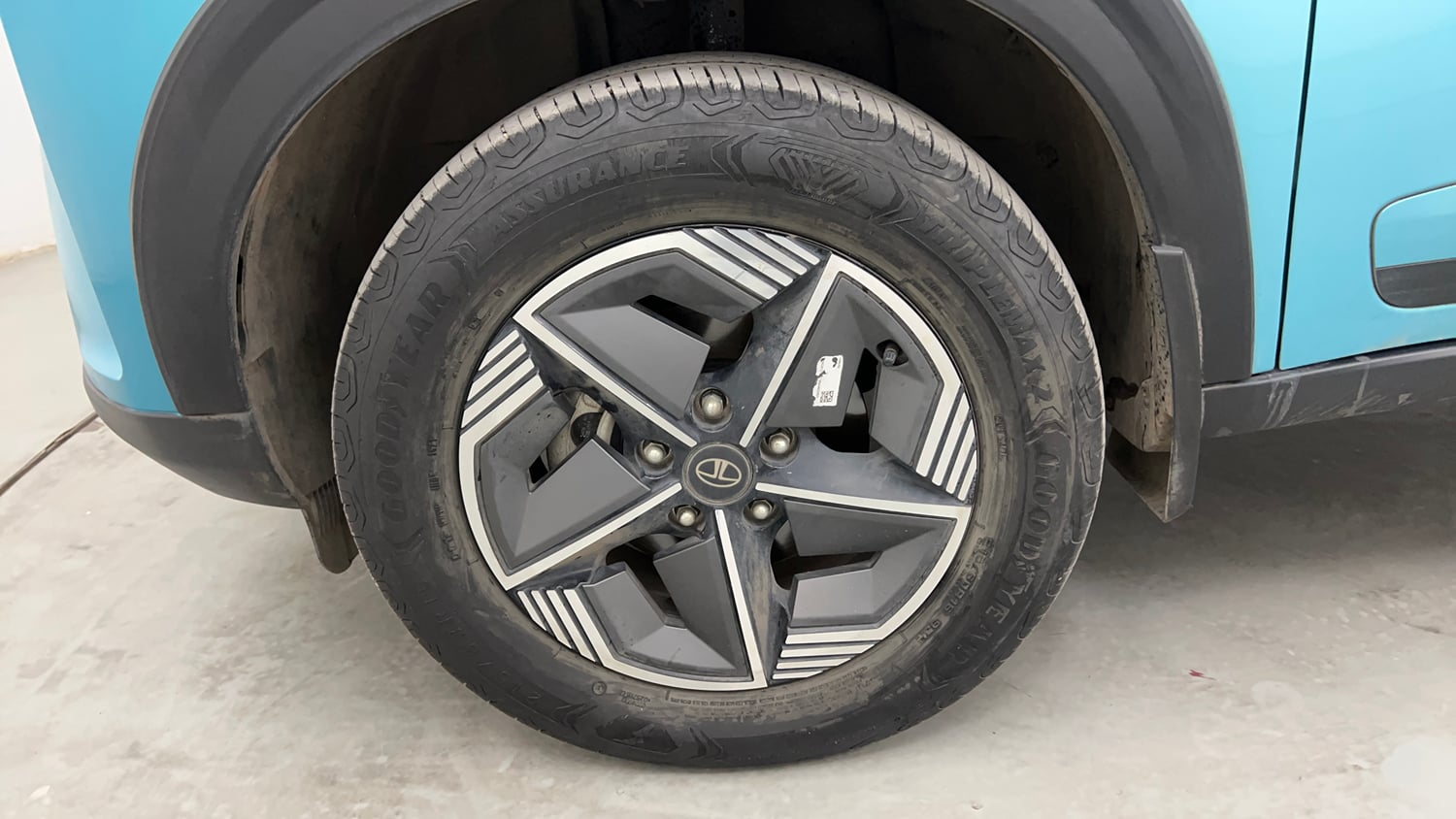 Used 2024 Tata Nexon Creative 1.2 Revotron Petrol 6AMT DT Petrol Automatic tyres LEFT FRONT TYRE RIM VIEW