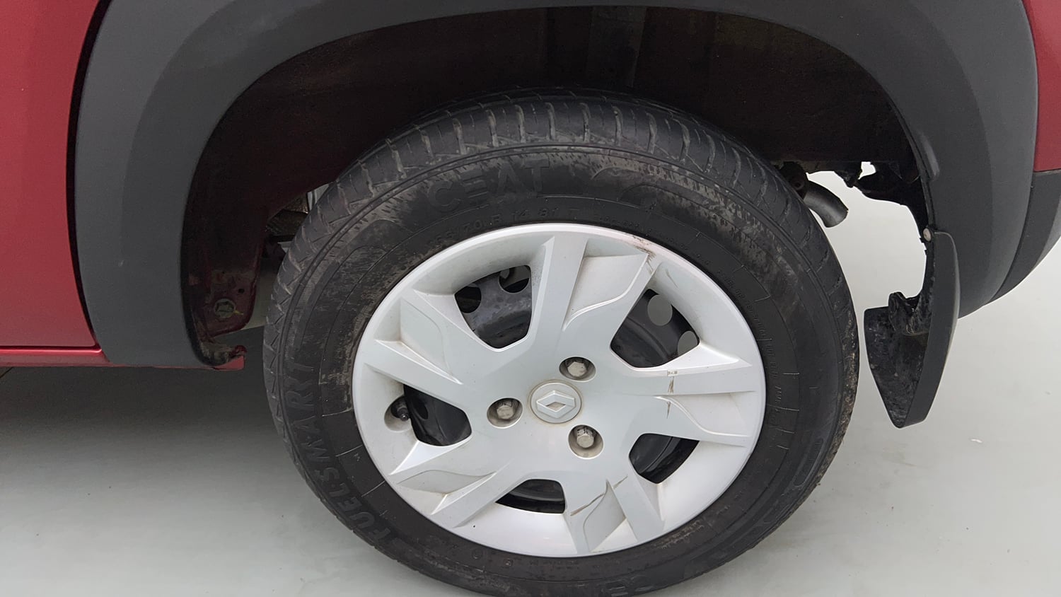 Used 2022 Renault Kwid RXT 1.0 AMT Petrol Automatic tyres LEFT REAR TYRE RIM VIEW