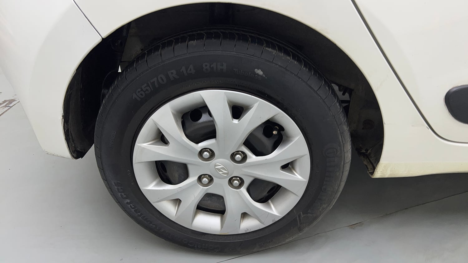 Used 2016 Hyundai Grand i10 Sportz 1.2 Kappa VTVT Petrol Manual tyres RIGHT REAR TYRE RIM VIEW