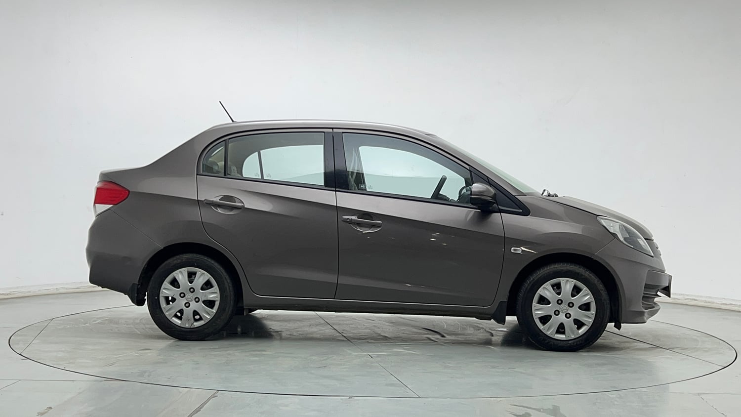 Used 2016 Honda Amaze 1.2 S i-VTEC Petrol Manual exterior RIGHT SIDE VIEW