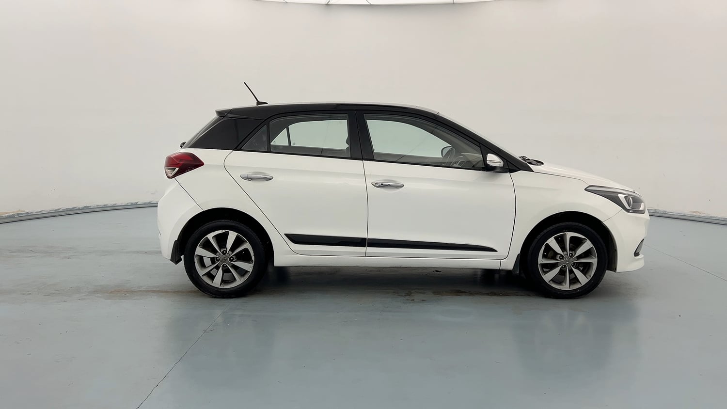 Used 2017 Hyundai Elite i20 Asta 1.4 CRDI (O) Diesel Manual exterior RIGHT SIDE VIEW