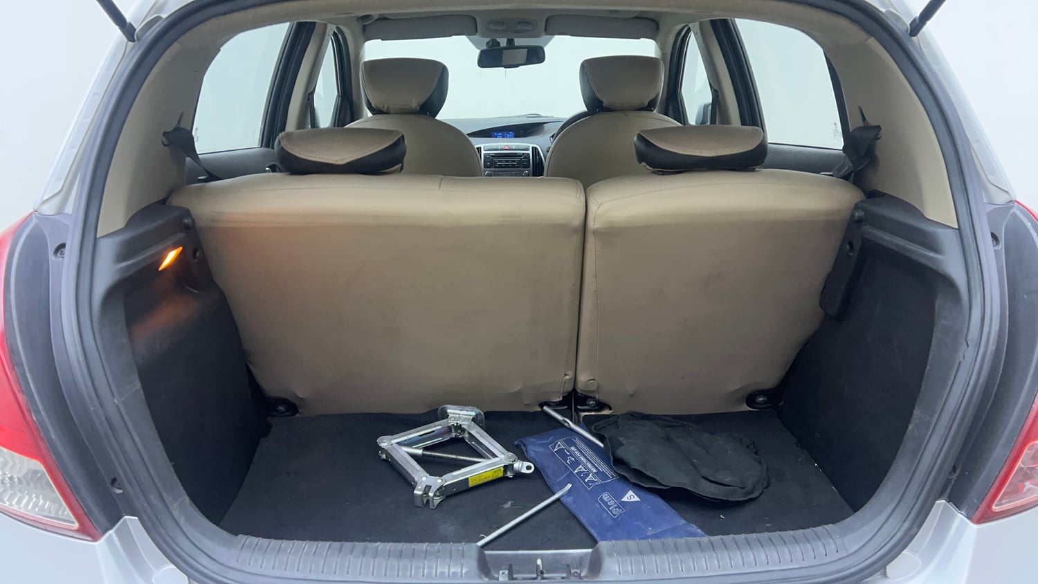 Used 2014 Hyundai i20 Sportz 1.2 Petrol Manual interior DICKY INSIDE VIEW