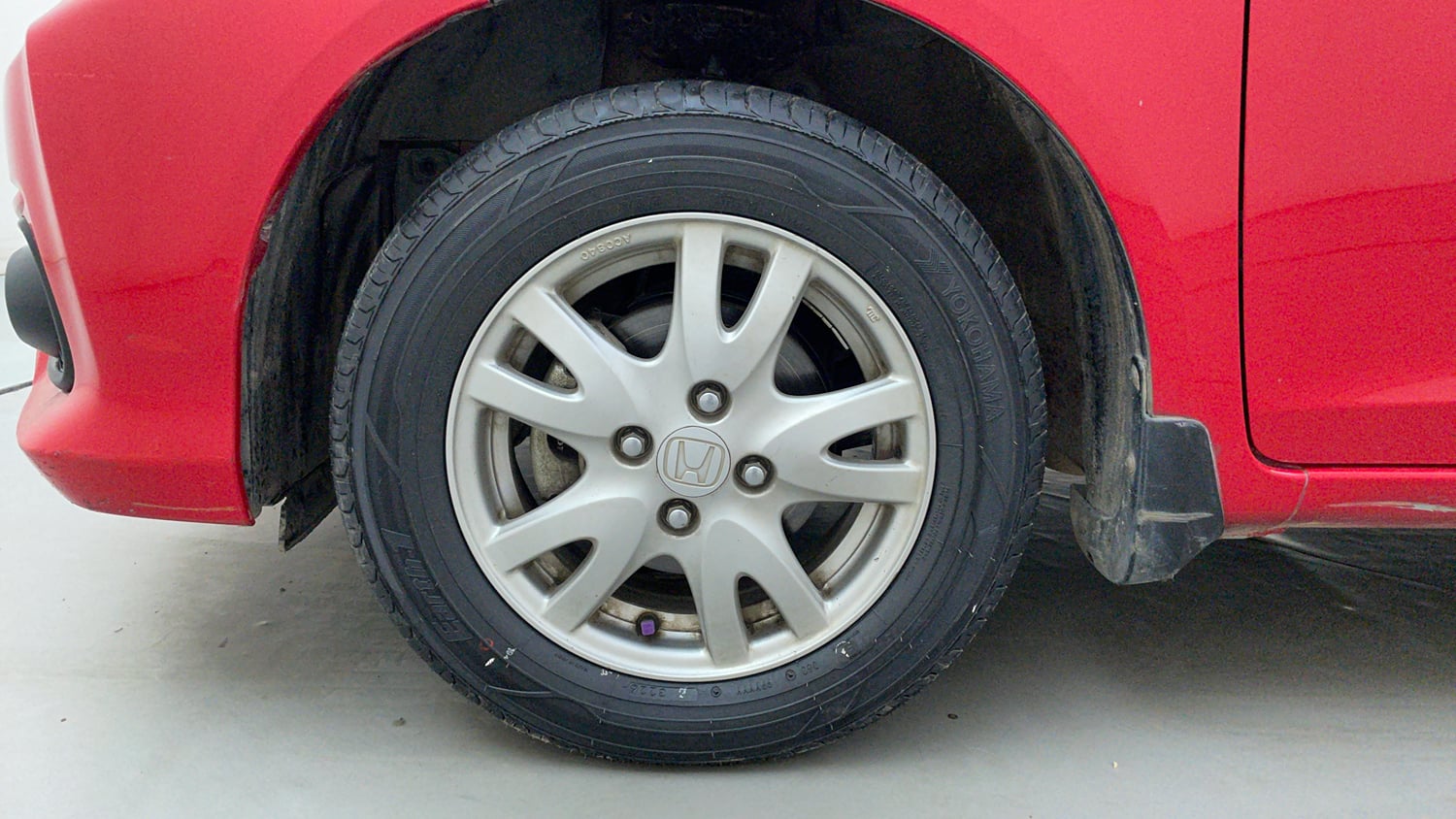 Used 2016 Honda Brio VX MT Petrol Manual tyres LEFT FRONT TYRE RIM VIEW