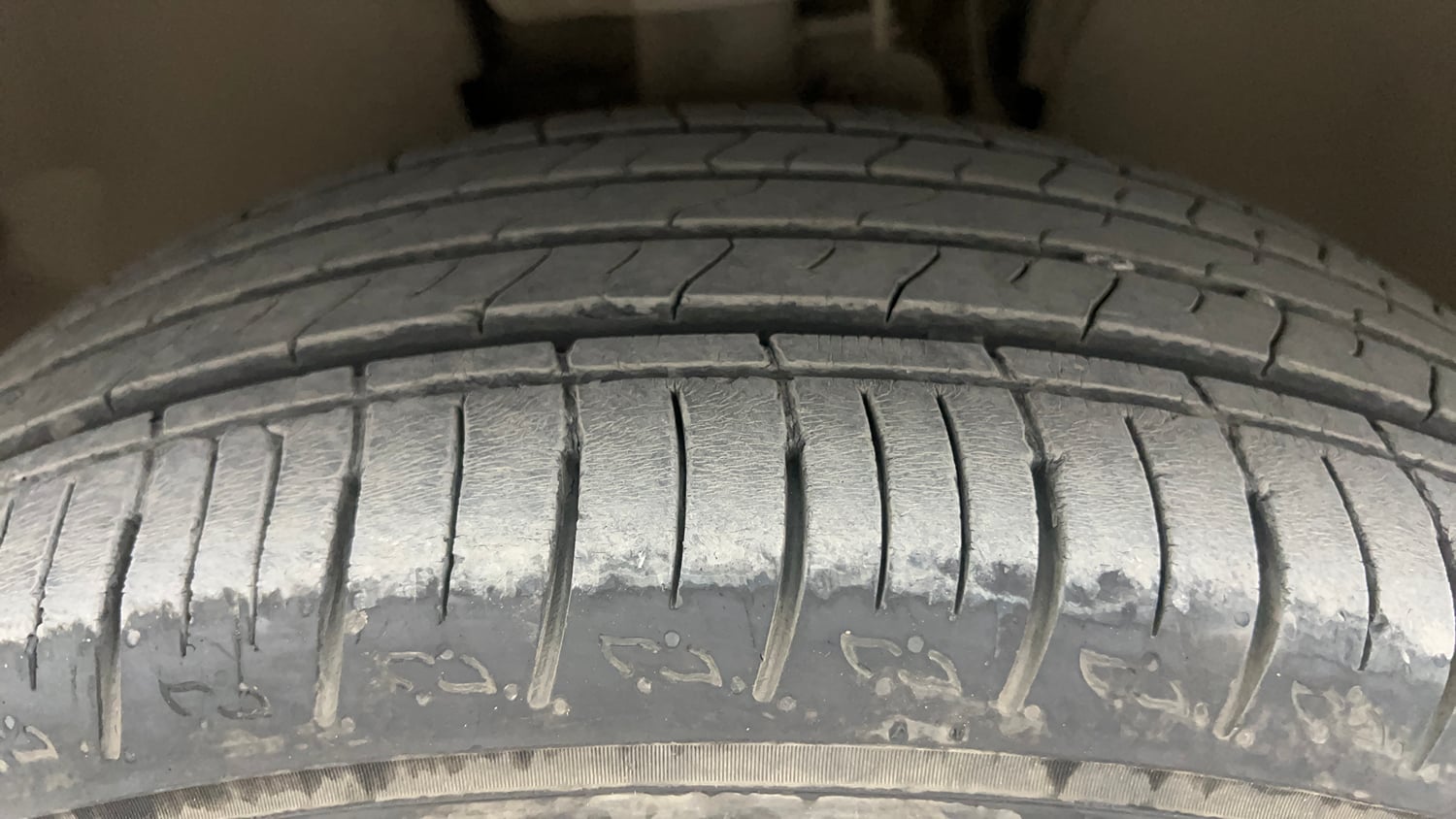 Used 2023 Tata Harrier XZA Plus Dual Tone Diesel Automatic tyres LEFT FRONT TYRE TREAD VIEW