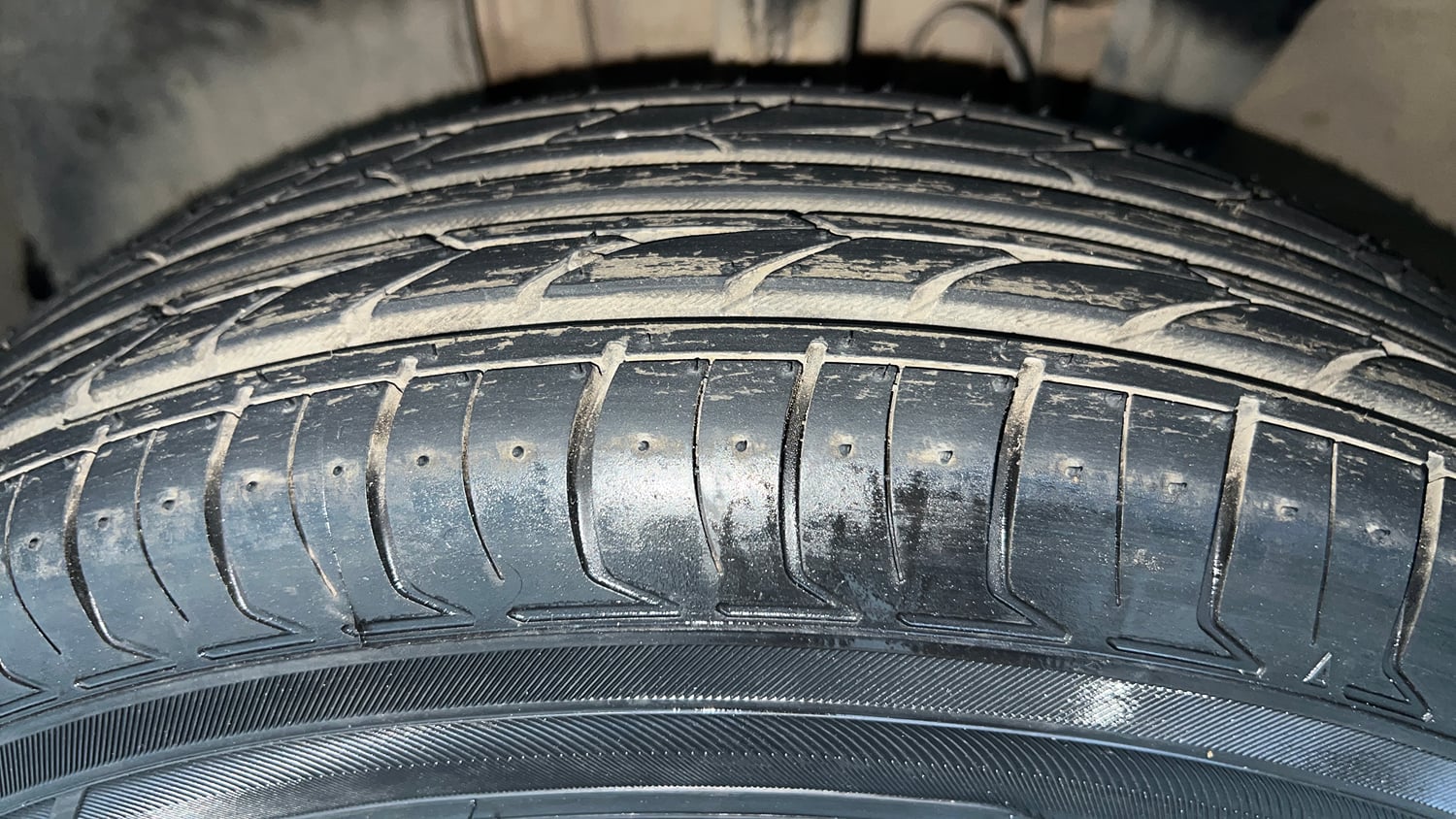 Used 2022 Renault Triber RXE Petrol Manual tyres LEFT FRONT TYRE TREAD VIEW