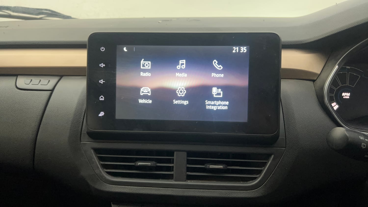 Used 2021 Renault Kiger RXT AMT Petrol Automatic top_features Integrated (in-dash) music system
