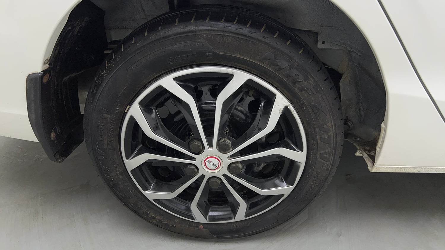Used 2024 Honda City SV Petrol MT Petrol Manual tyres RIGHT REAR TYRE RIM VIEW
