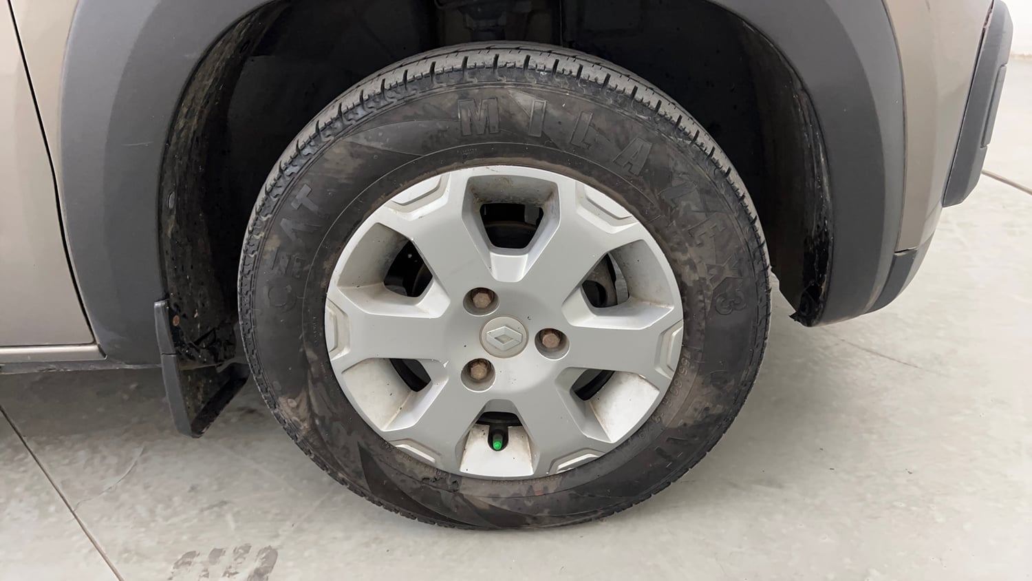 Used 2017 Renault Kwid CLIMBER 1.0 Petrol Manual tyres RIGHT FRONT TYRE RIM VIEW