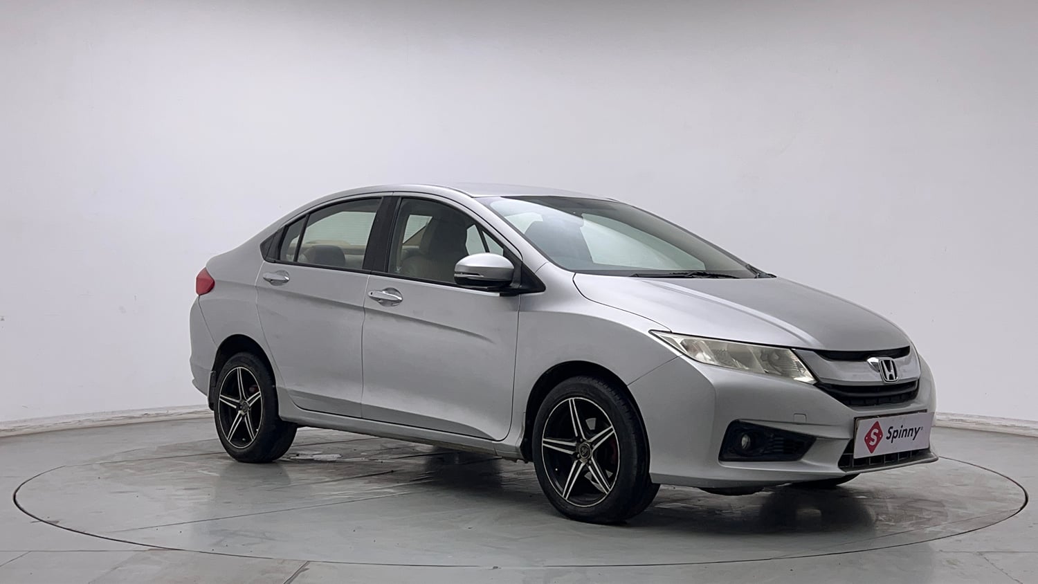 Used 2015 Honda City V Petrol Manual exterior RIGHT FRONT CORNER VIEW