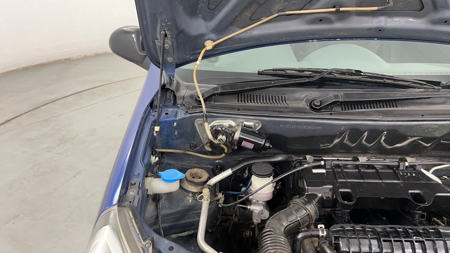 Used 2016 Maruti Suzuki Alto 800 Lxi Petrol Manual engine ENGINE RIGHT SIDE HINGE & APRON VIEW