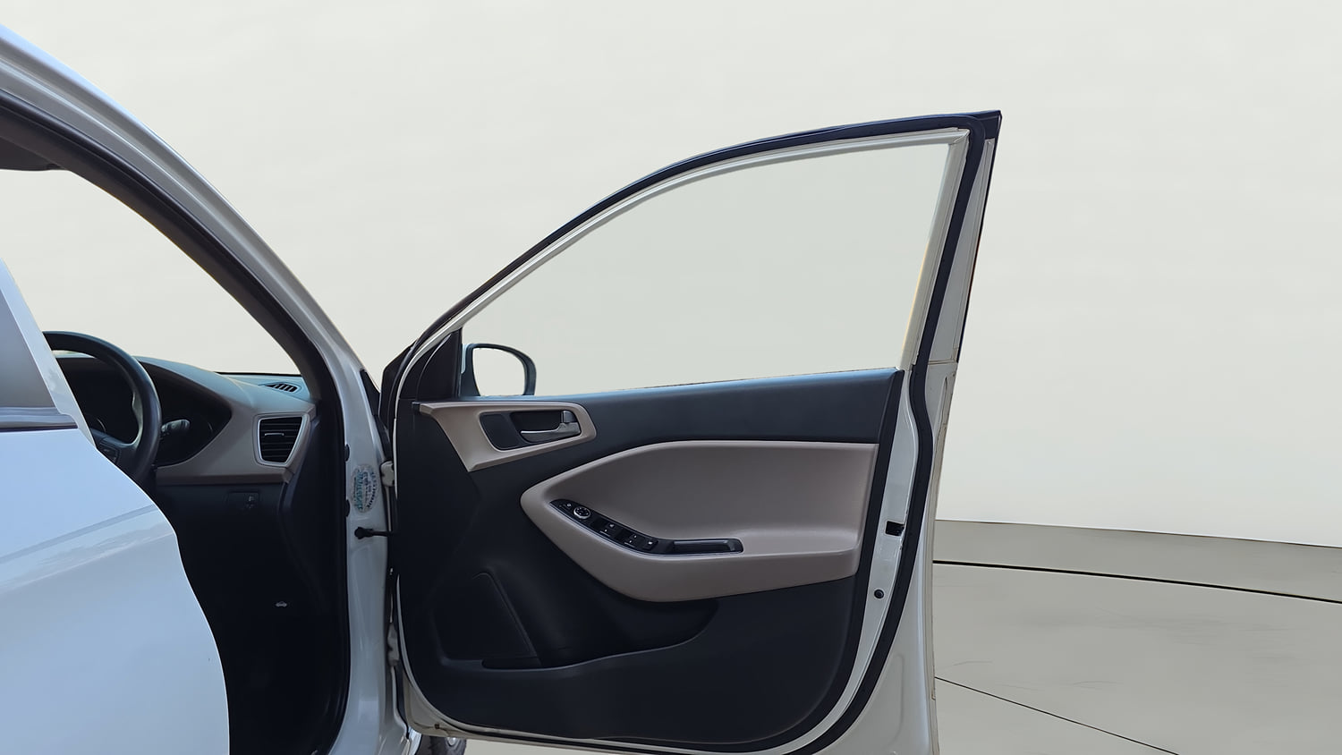 Used 2015 Hyundai Elite i20 Sportz 1.2 (O) Petrol Manual interior RIGHT FRONT DOOR OPEN VIEW