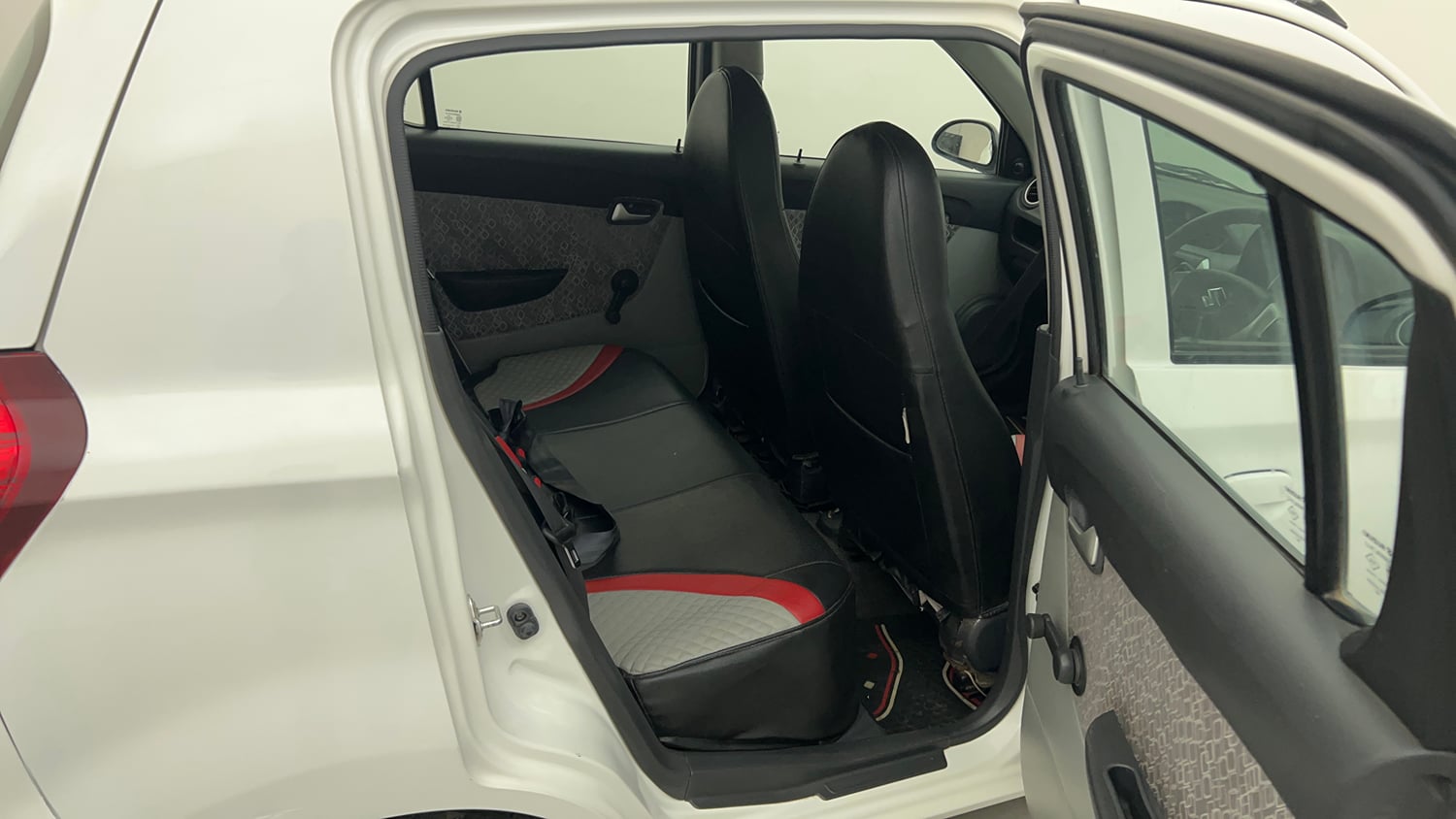 Used 2017 Maruti Suzuki Alto 800 LXi Petrol Manual interior RIGHT SIDE REAR DOOR CABIN VIEW