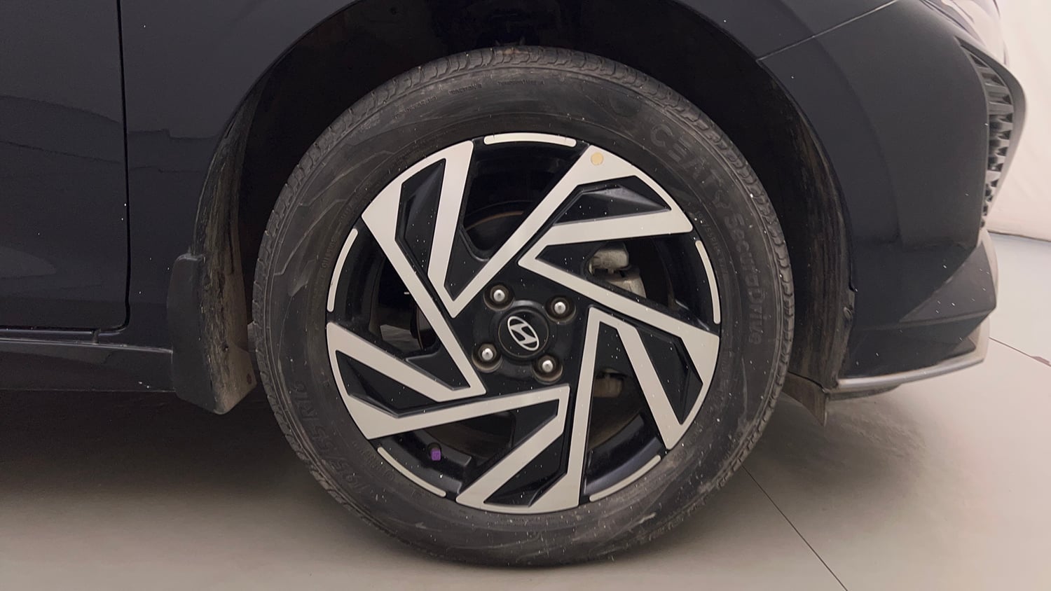Used 2024 Hyundai New i20 Asta (O) 1.2 IVT Petrol Automatic tyres RIGHT FRONT TYRE RIM VIEW