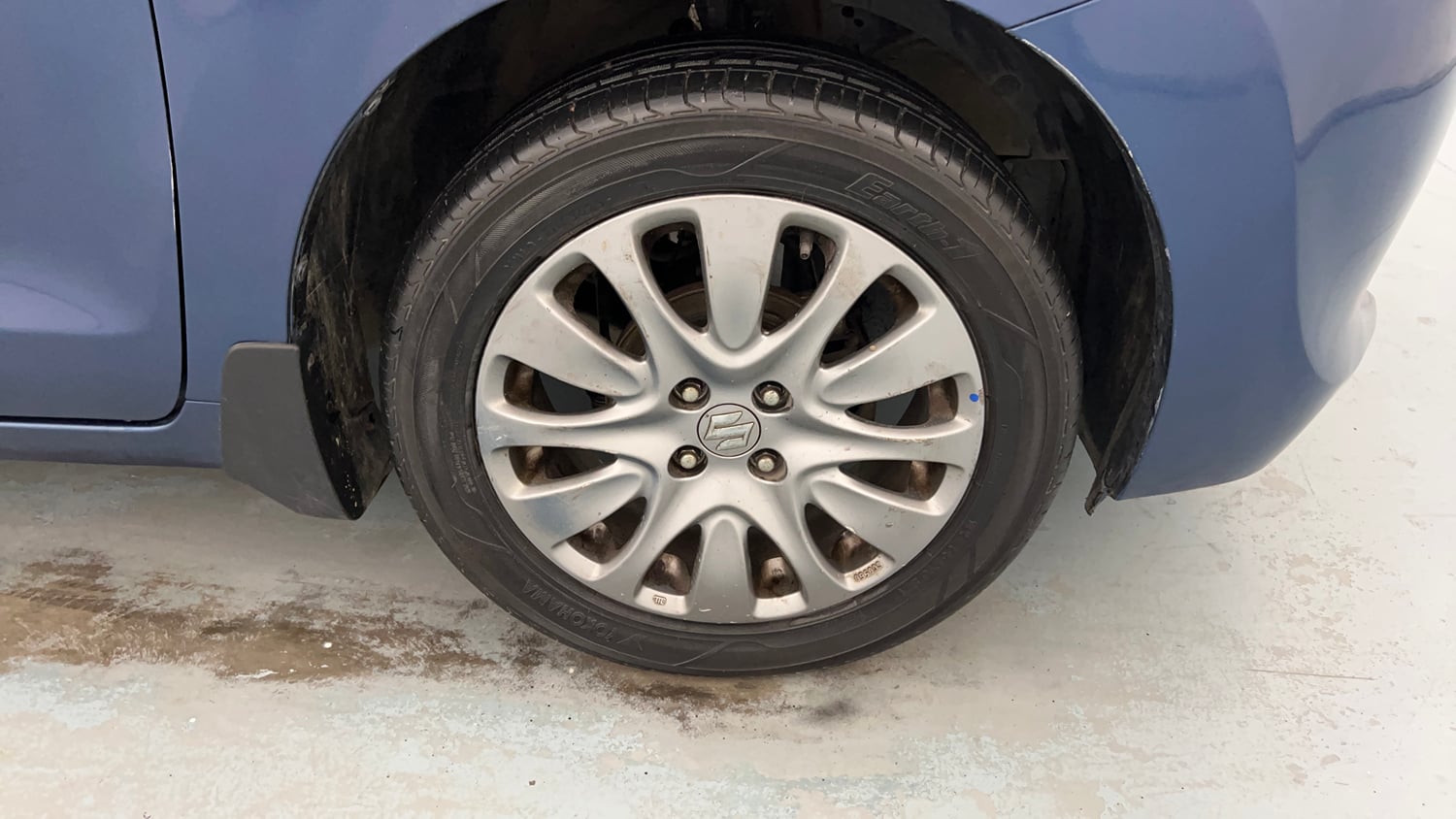 Used 2018 Maruti Suzuki Baleno Zeta 1.2 Petrol Manual tyres RIGHT FRONT TYRE RIM VIEW