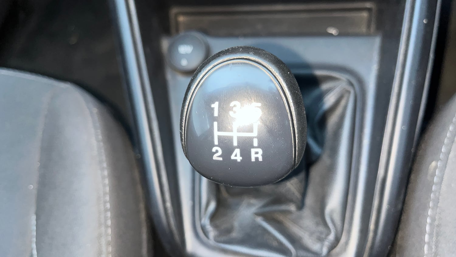 Used 2018 Ford EcoSport Ambiente 1.5L Ti-VCT Petrol Manual interior GEAR  KNOB VIEW