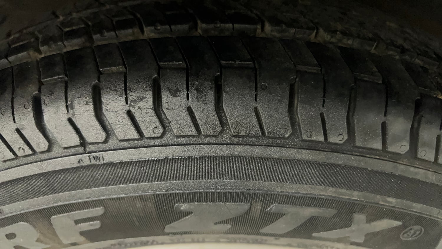 Used 2014 Hyundai i10 Magna 1.1 iRDE2 Petrol Manual tyres RIGHT REAR TYRE TREAD VIEW