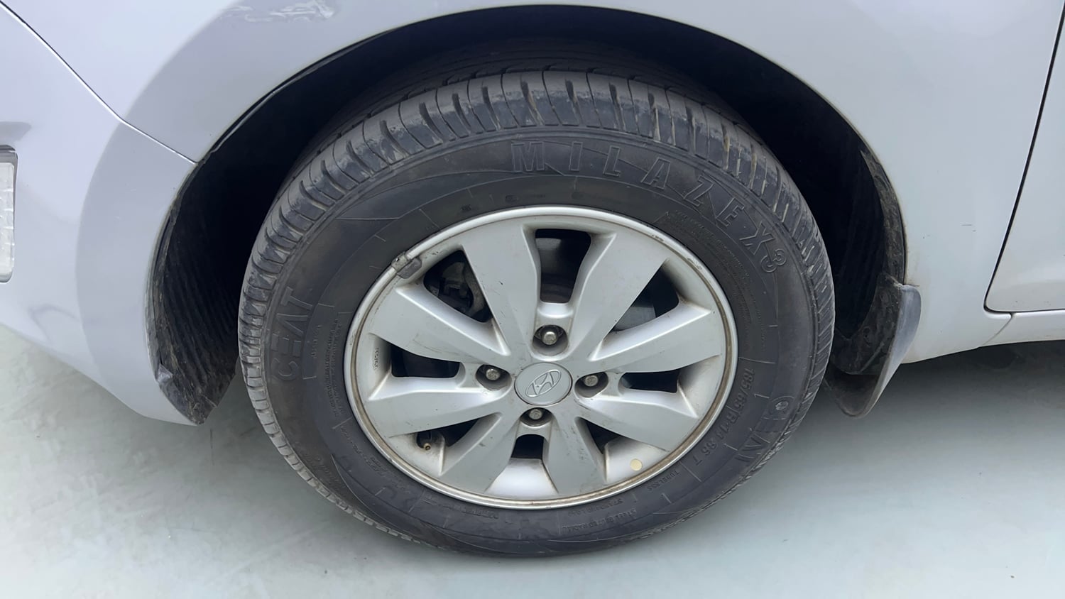 Used 2014 Hyundai i20 Sportz 1.2 Petrol Manual tyres LEFT FRONT TYRE RIM VIEW