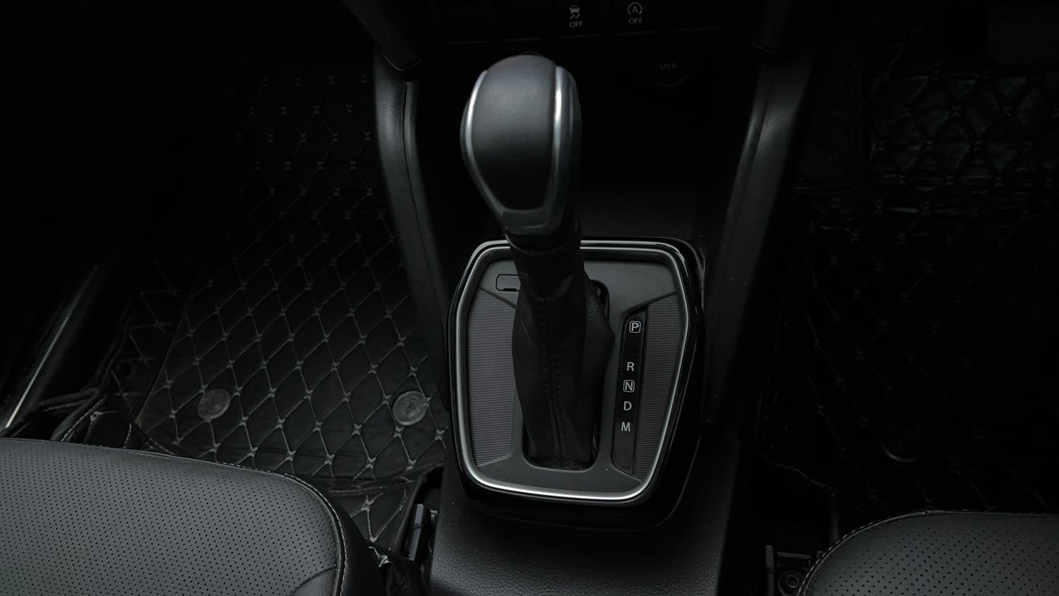 Used 2023 Toyota Urban Cruiser Hyryder V AT NeoDrive Petrol Automatic interior GEAR  KNOB VIEW