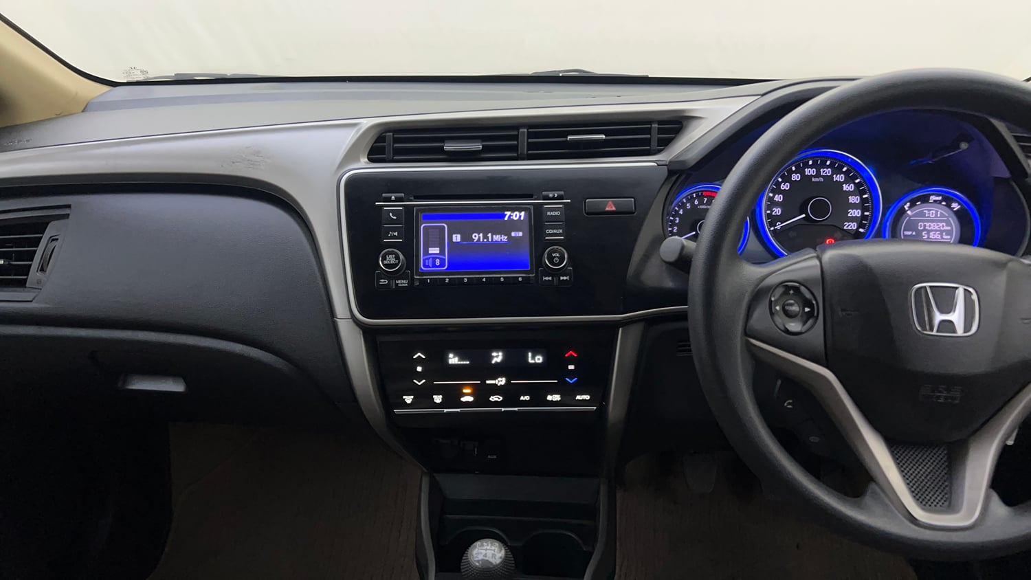Used 2016 Honda City V Petrol Manual interior MUSIC SYSTEM & AC CONTROL VIEW