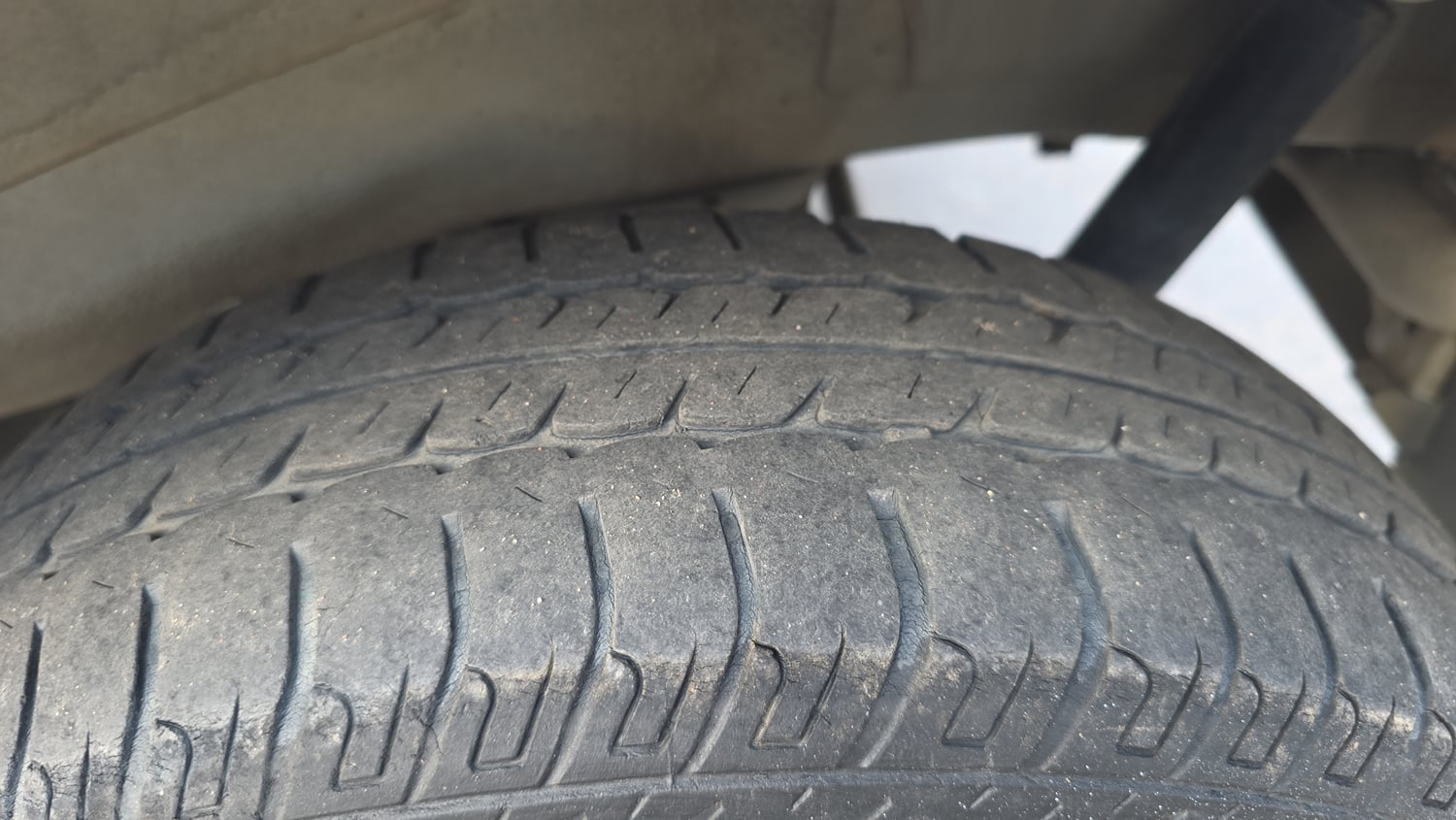Used 2017 Maruti Suzuki Wagon R VXI Petrol Manual tyres LEFT REAR TYRE TREAD VIEW