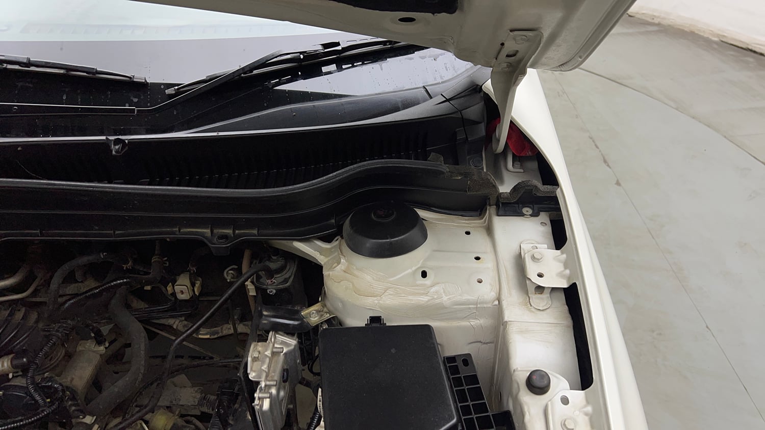 Used 2020 maruti-suzuki Vitara Brezza VXi Petrol Manual engine ENGINE LEFT SIDE HINGE & APRON VIEW