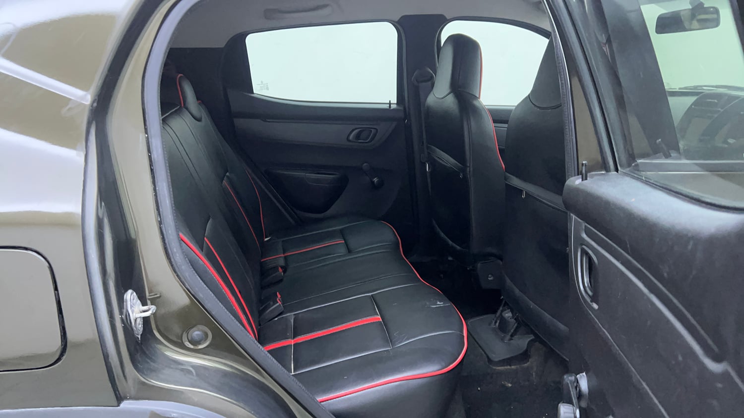 Used 2018 Renault Kwid 1.0 RXT AMT Opt Petrol Automatic interior RIGHT SIDE REAR DOOR CABIN VIEW