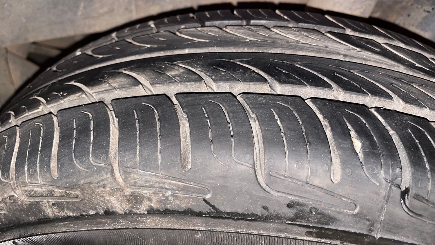 Used 2016 Hyundai Grand i10 Sportz 1.2 Kappa VTVT Petrol Manual tyres LEFT REAR TYRE TREAD VIEW