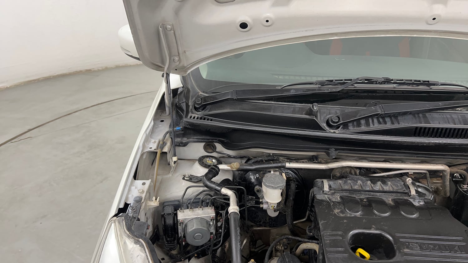 Used 2016 Maruti Suzuki Celerio ZXi AMT Petrol Automatic engine ENGINE RIGHT SIDE HINGE & APRON VIEW