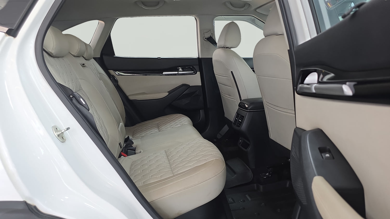 Used 2020 Kia Seltos HTX IVT 1.5 Petrol Automatic interior RIGHT SIDE REAR DOOR CABIN VIEW