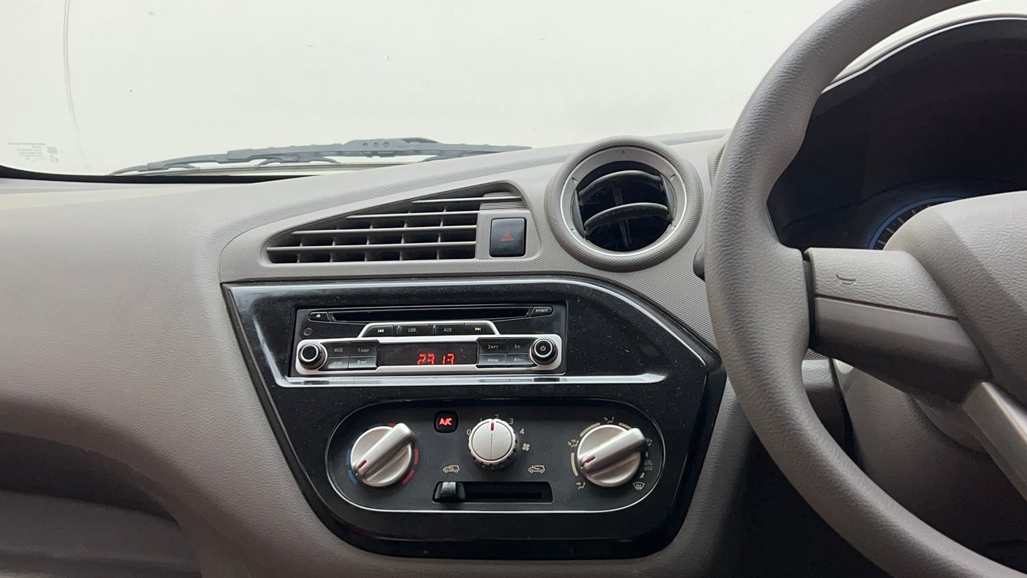 Used 2016 Datsun Redi-GO T (O) Petrol Manual interior MUSIC SYSTEM & AC CONTROL VIEW
