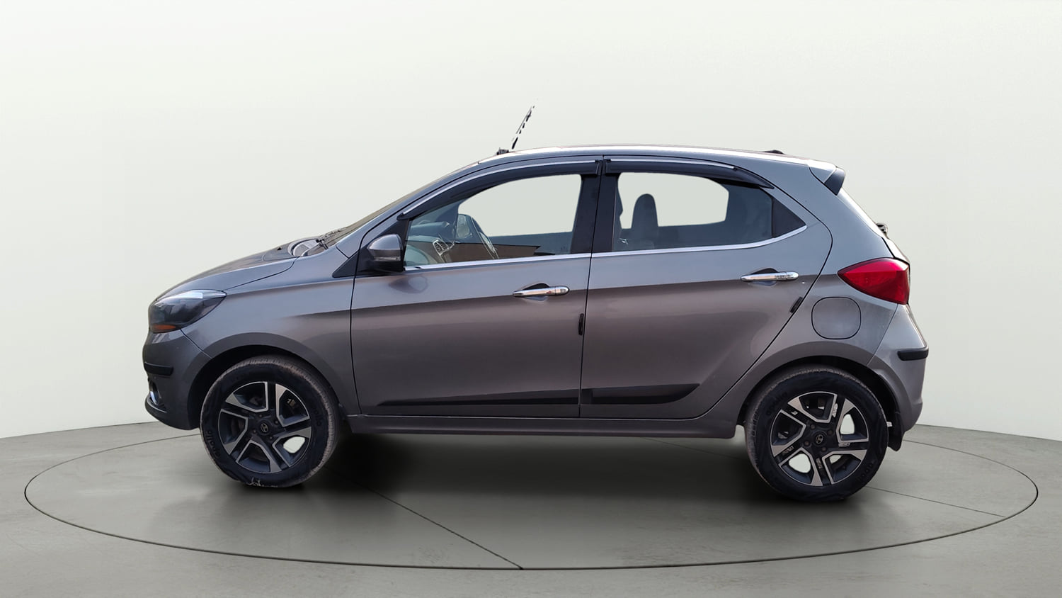 Used 2019 Tata Tiago Revotron XZ Plus Petrol Manual exterior LEFT SIDE VIEW