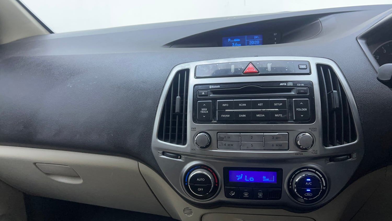 Used 2014 Hyundai i20 Sportz 1.2 Petrol Manual interior MUSIC SYSTEM & AC CONTROL VIEW