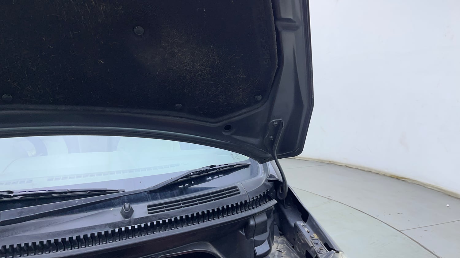 Used 2018 Maruti Suzuki Ertiga ZXI Petrol Manual engine ENGINE LEFT SIDE HINGE & APRON VIEW