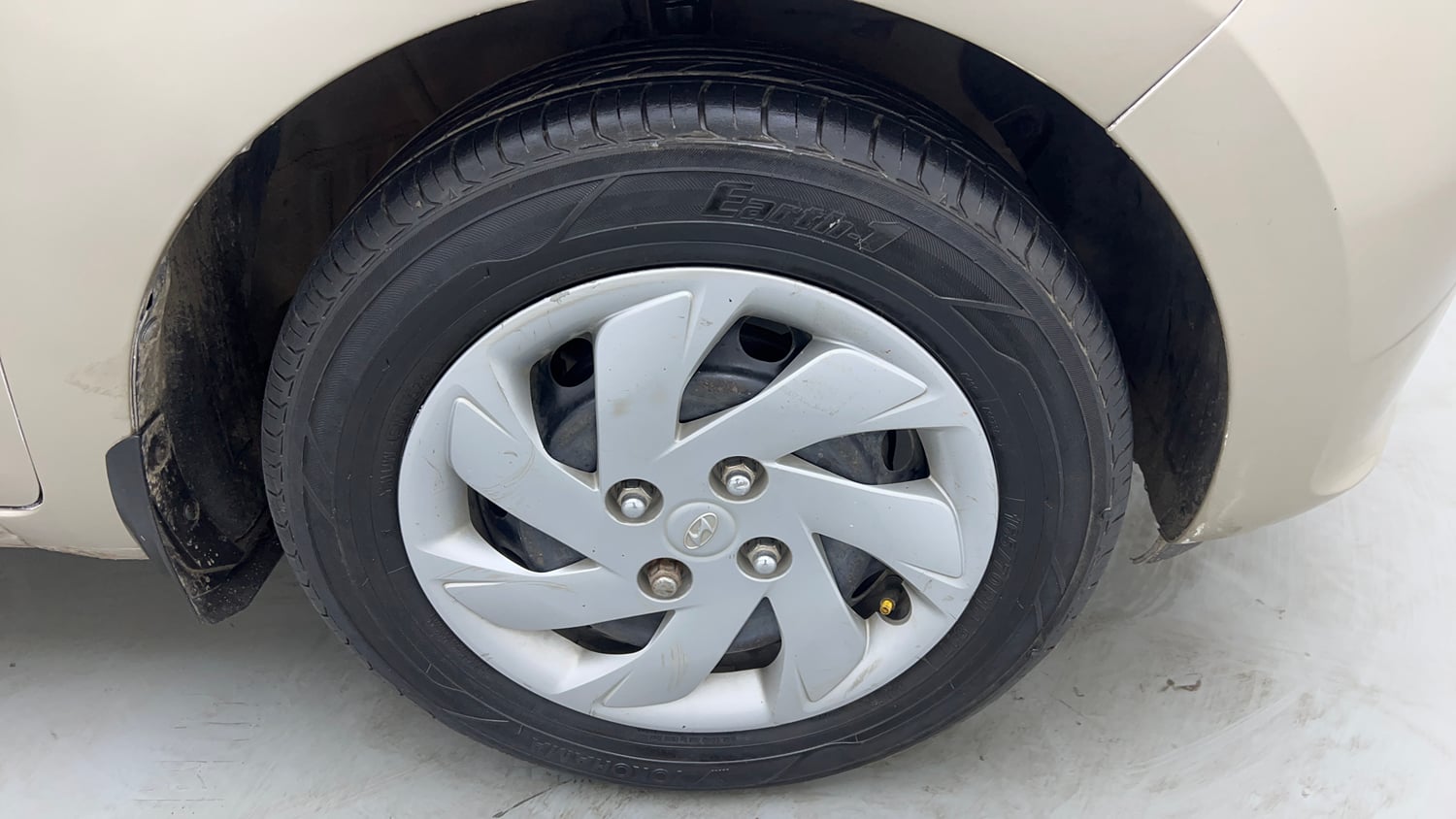 Used 2020 Hyundai Santro Asta Petrol Manual tyres RIGHT FRONT TYRE RIM VIEW