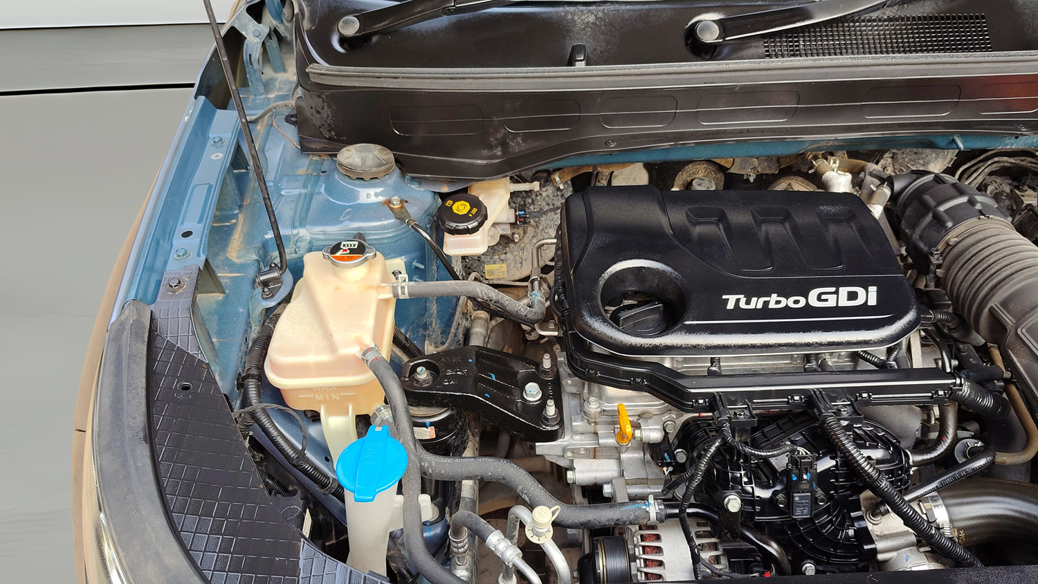 Used 2022 Hyundai Venue SX 1.0 Turbo Petrol Manual engine ENGINE RIGHT SIDE HINGE & APRON VIEW