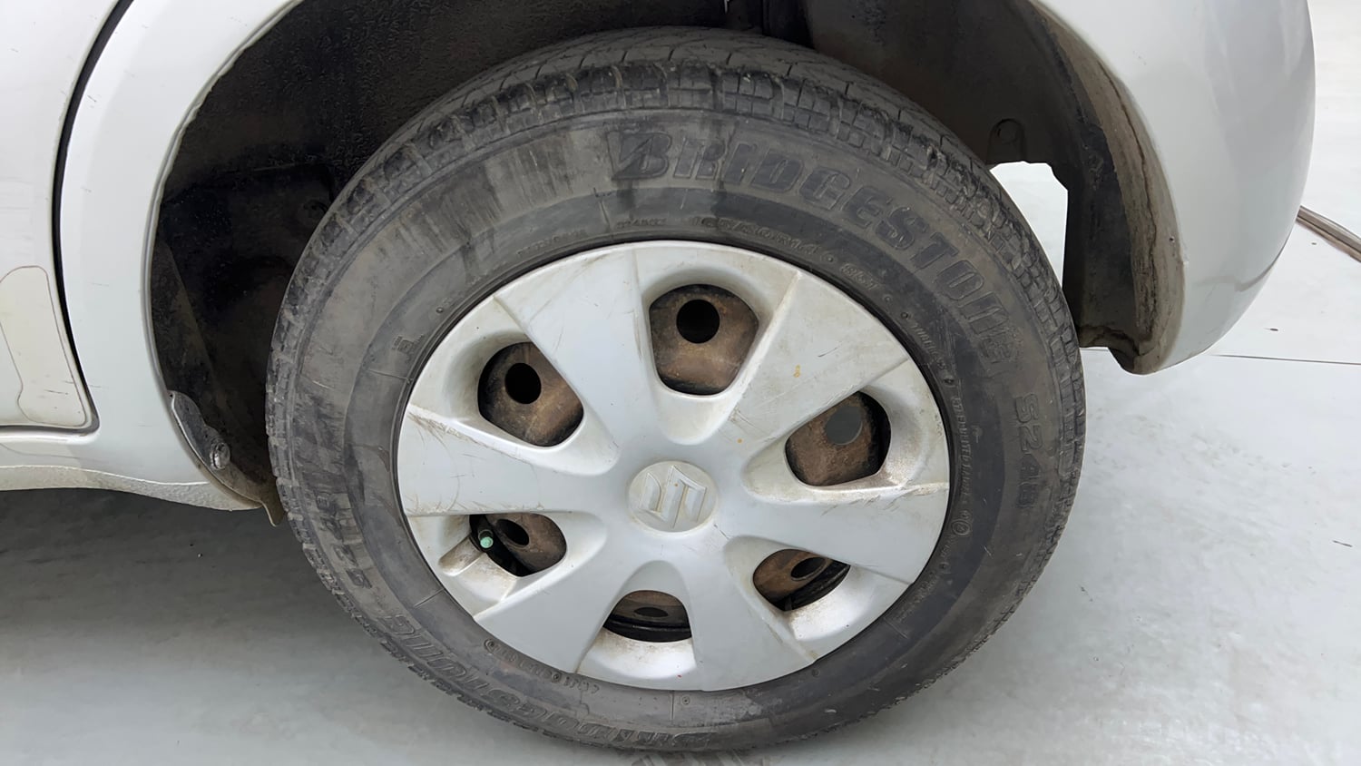 Used 2014 Maruti Suzuki Ritz Vxi BS-IV Petrol Manual tyres LEFT REAR TYRE RIM VIEW