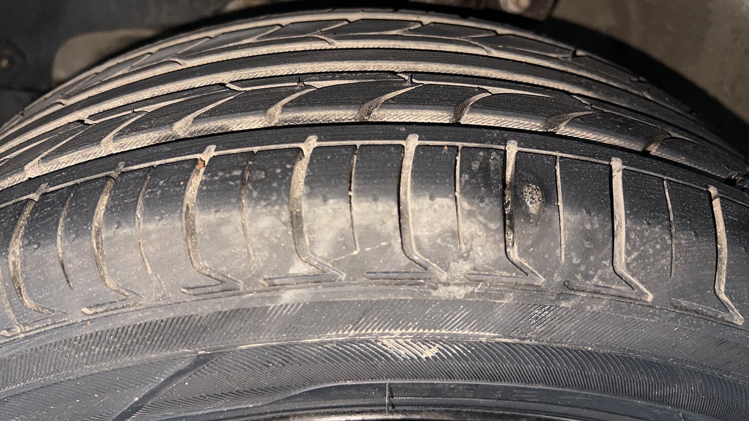 Used 2018 Mahindra KUV100 NXT K6 Plus 6 STR Petrol Manual tyres LEFT FRONT TYRE TREAD VIEW