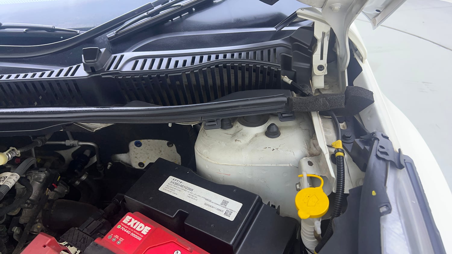 Used 2023 Tata Nexon XZA Plus (S) Petrol Automatic engine ENGINE LEFT SIDE HINGE & APRON VIEW