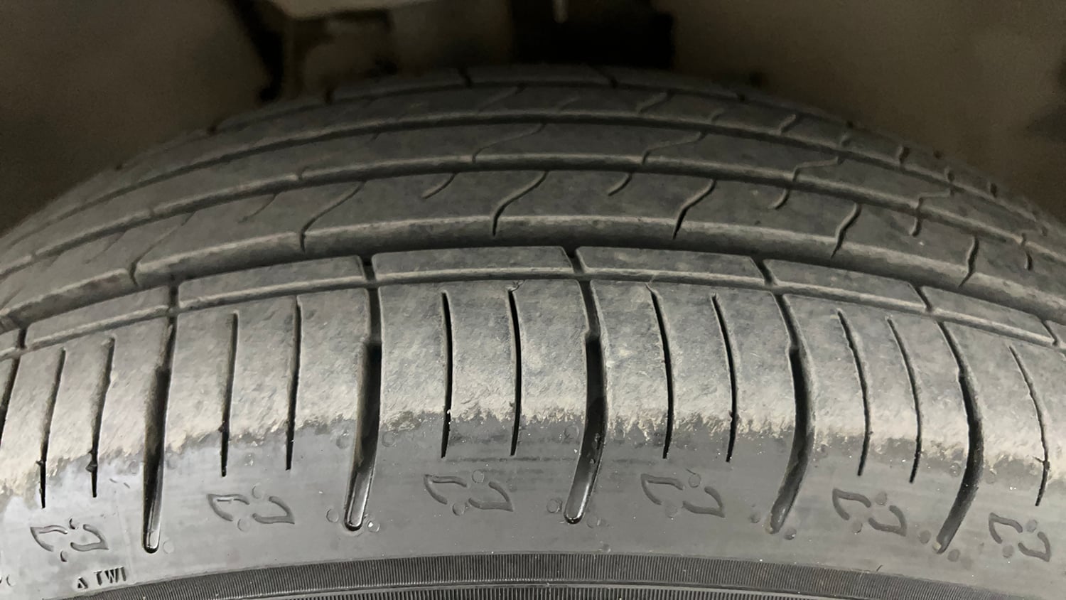 Used 2023 Tata Harrier XZA Plus Dual Tone Diesel Automatic tyres RIGHT FRONT TYRE TREAD VIEW