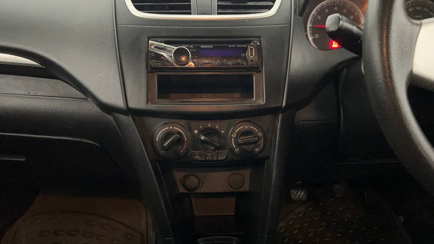 Used 2013 Maruti Suzuki Swift VXi Petrol Manual interior MUSIC SYSTEM & AC CONTROL VIEW
