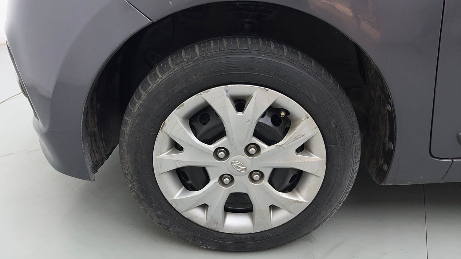 Used 2016 Hyundai Grand i10 Sportz 1.2 Kappa VTVT Petrol Manual tyres LEFT FRONT TYRE RIM VIEW
