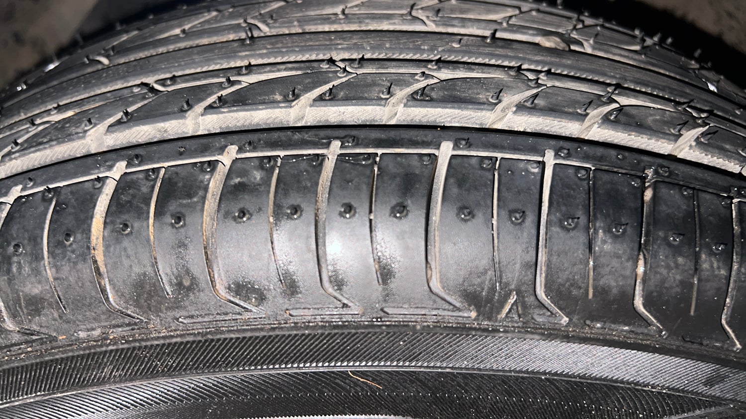 Used 2021 Hyundai Grand i10 Nios Sportz AMT 1.2 Kappa VTVT Petrol Automatic tyres LEFT FRONT TYRE TREAD VIEW