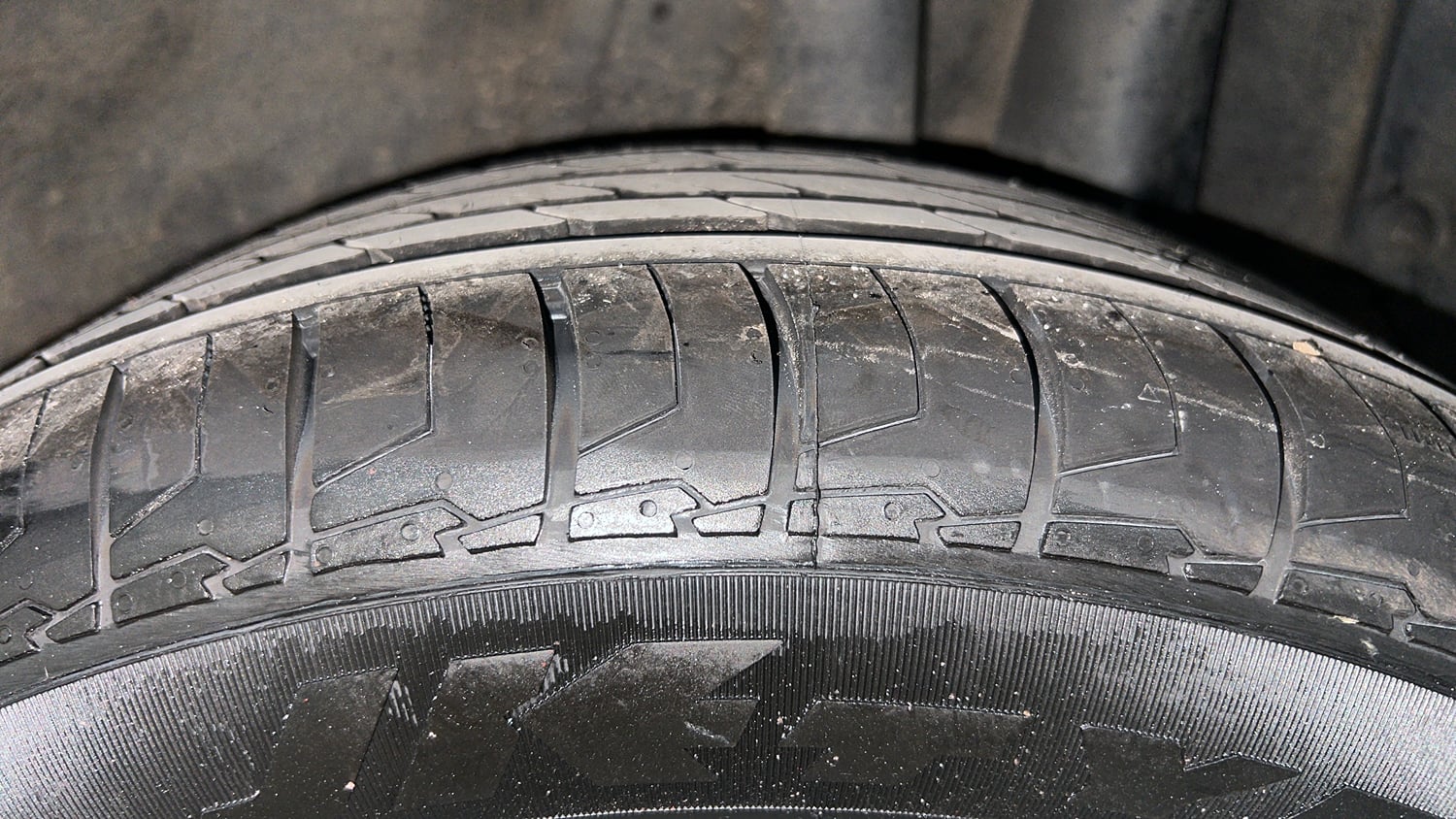 Used 2022 Kia Sonet GTX Plus 1.5 AT Diesel Automatic tyres LEFT REAR TYRE TREAD VIEW